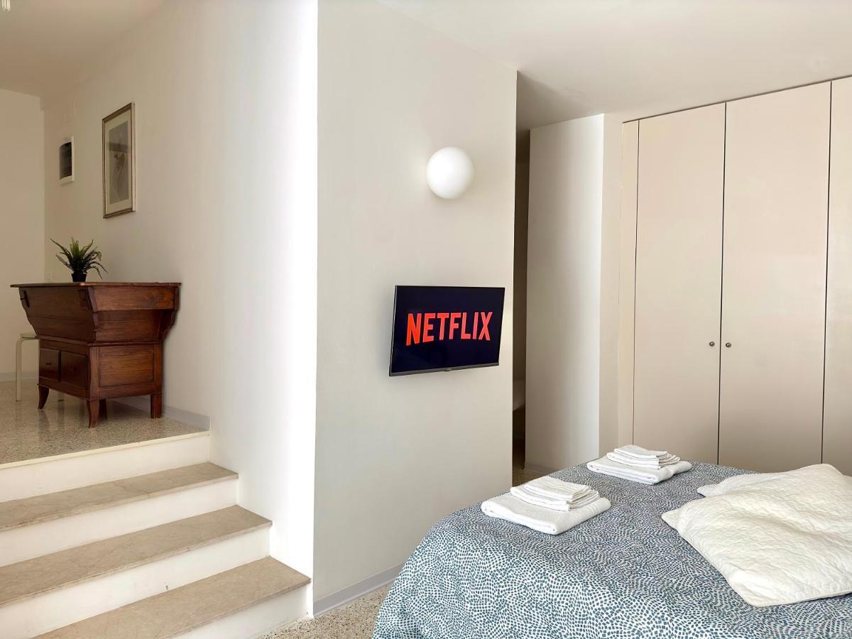 Minimal Apartment Navigli Milan Luaran gambar