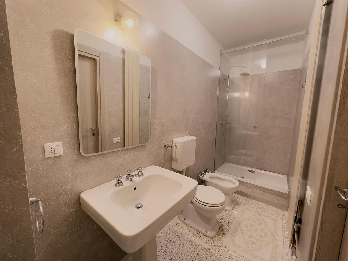 Minimal Apartment Navigli Milan Luaran gambar