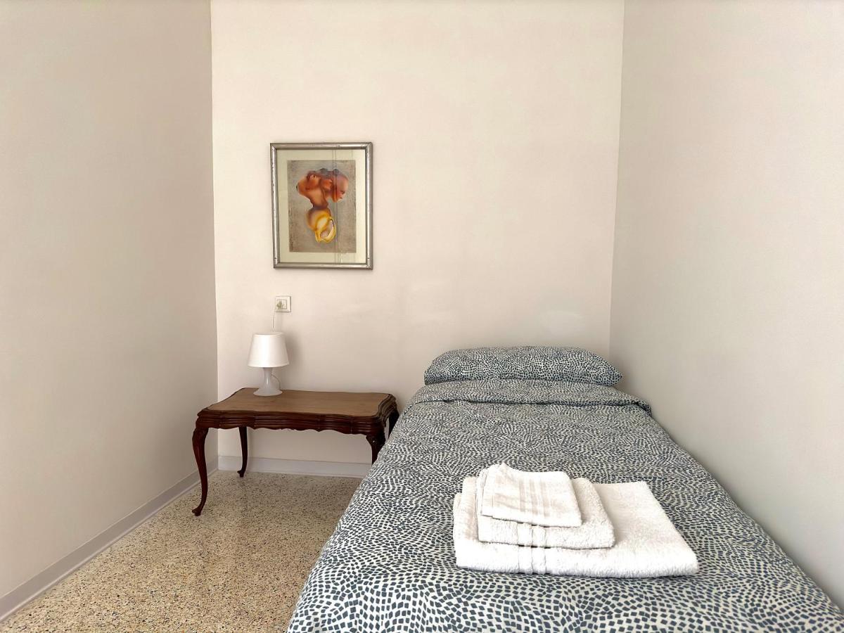 Minimal Apartment Navigli Milan Luaran gambar