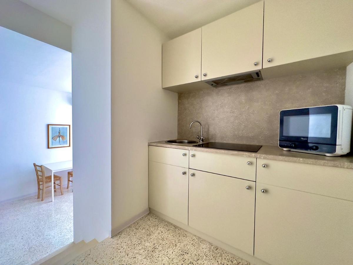 Minimal Apartment Navigli Milan Luaran gambar