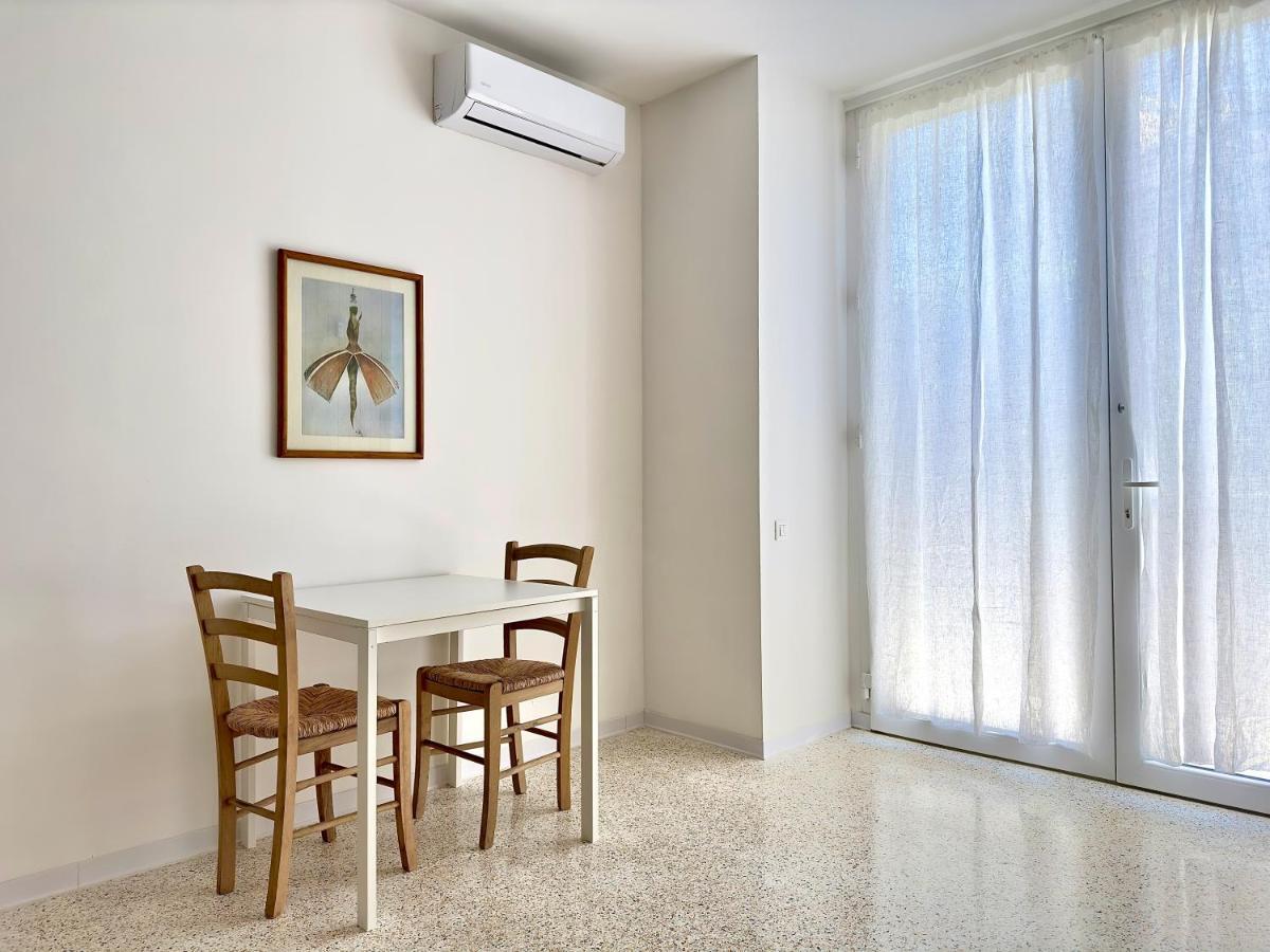 Minimal Apartment Navigli Milan Luaran gambar