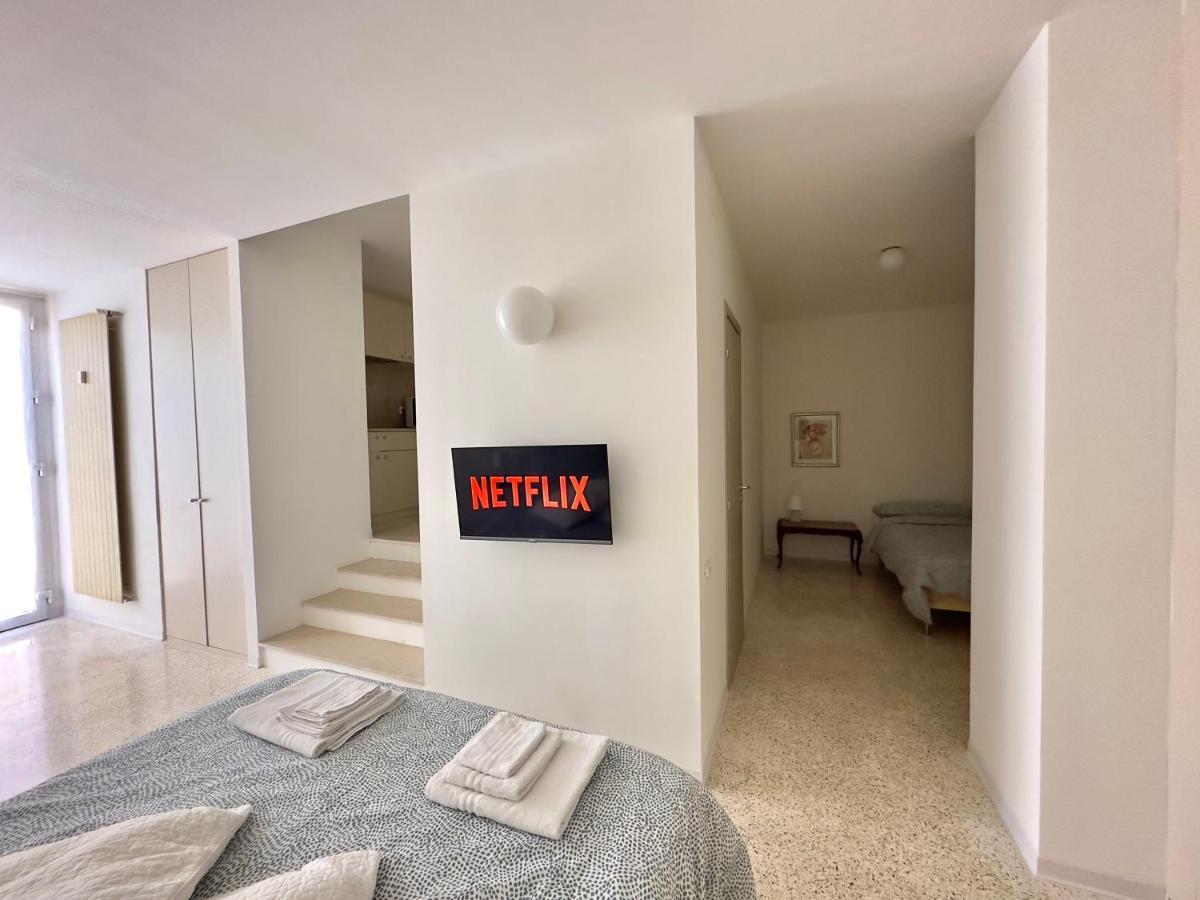 Minimal Apartment Navigli Milan Luaran gambar